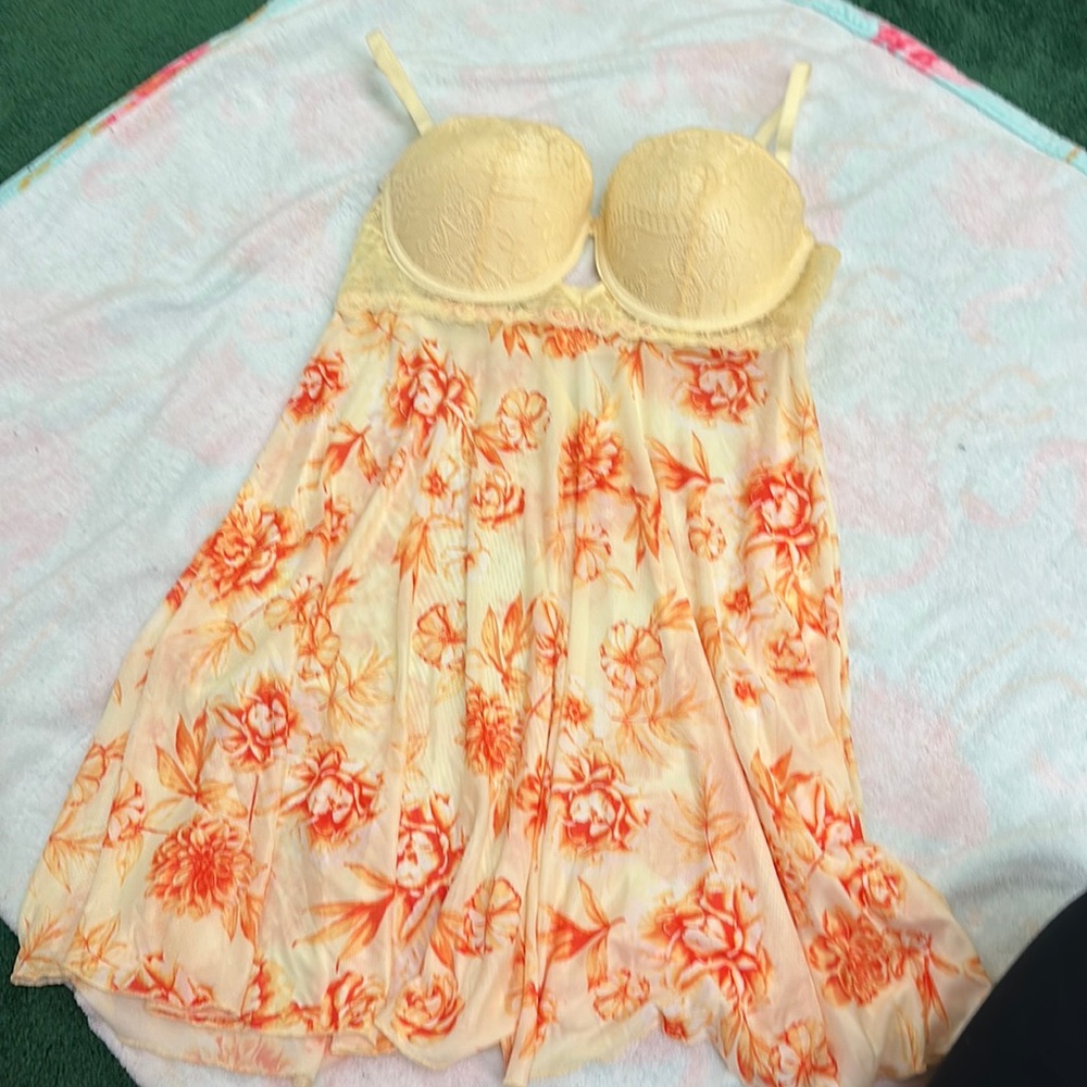 Women’s sheer, yellow nightgown, size XL